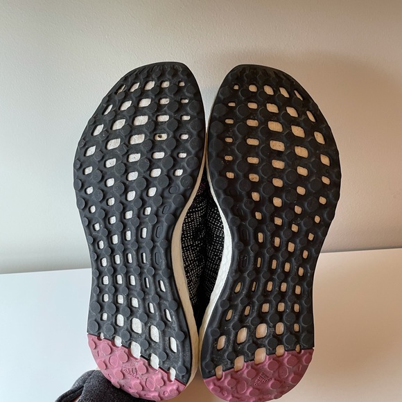 Adidas women’s PureBoost size US 6 (fit like a 7) - Picture 7 of 9